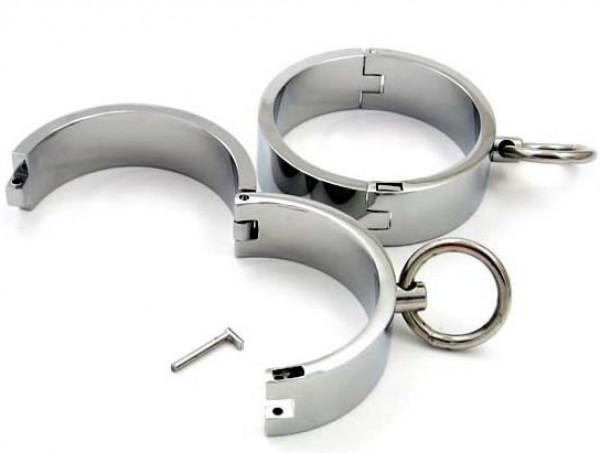 male metal handcuff